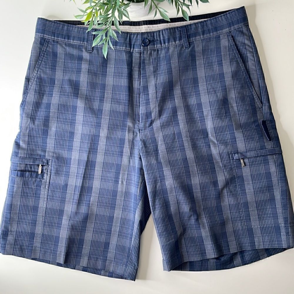 Greg Norman utility Golf Shorts. Size 37 waist. No slip waist Zipper pockets.